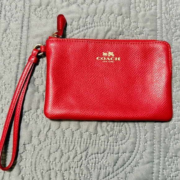 Coach Corner Zip Wristlet in Crossgrain Leather - Picture 1 of 8